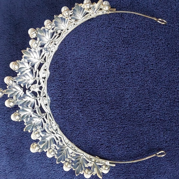 Silver Rhinestone And Pearl Adult Bridal Crown main image 5